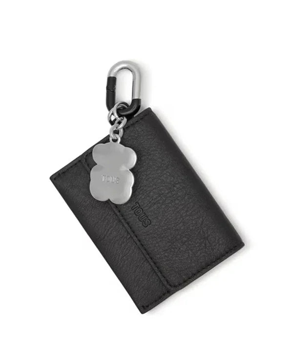 קייס מפתחות שחור TOUS עם תליון מתכת, מוצר יוקרה מקבוצת אלפא ב-CHOZEN