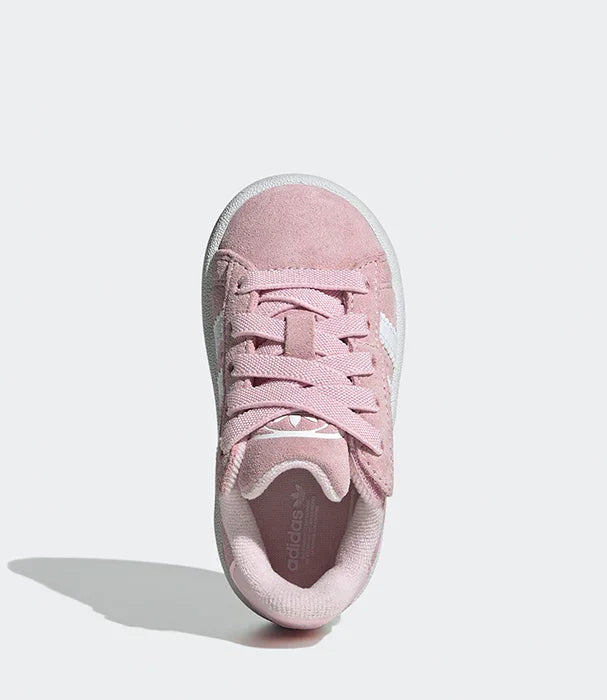 סניקרס ילדים ורודות אדידס עם שרוכים ולוגו, רקע לבן, נעלי מותגים ב-CHOZEN