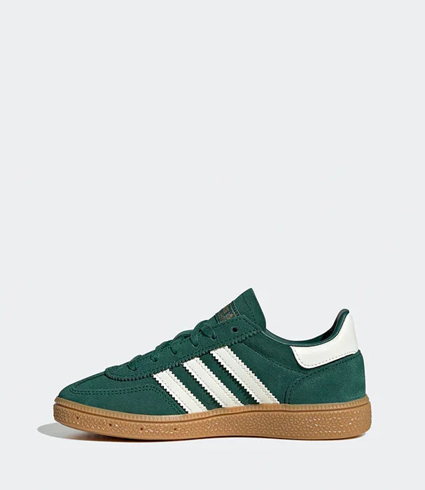 נעל ספורט ירוקה עם סוליה חומה ושלושה פסים לבנים, מותג מוביל CHOZEN