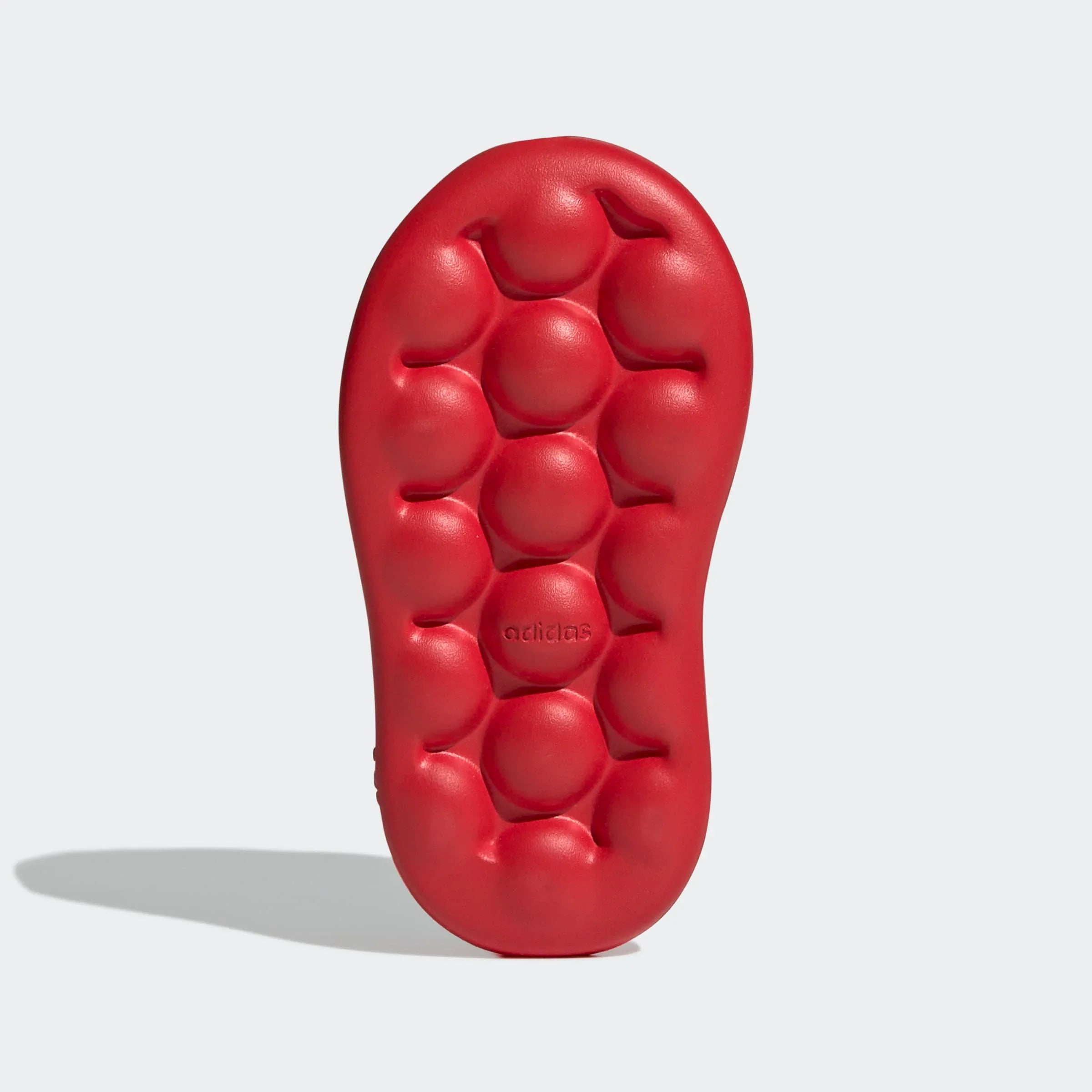 סוליית נעל אדידס אדומה עם טקסטורת בלונים, צילום תחתון, נעליים מבית CHOZEN