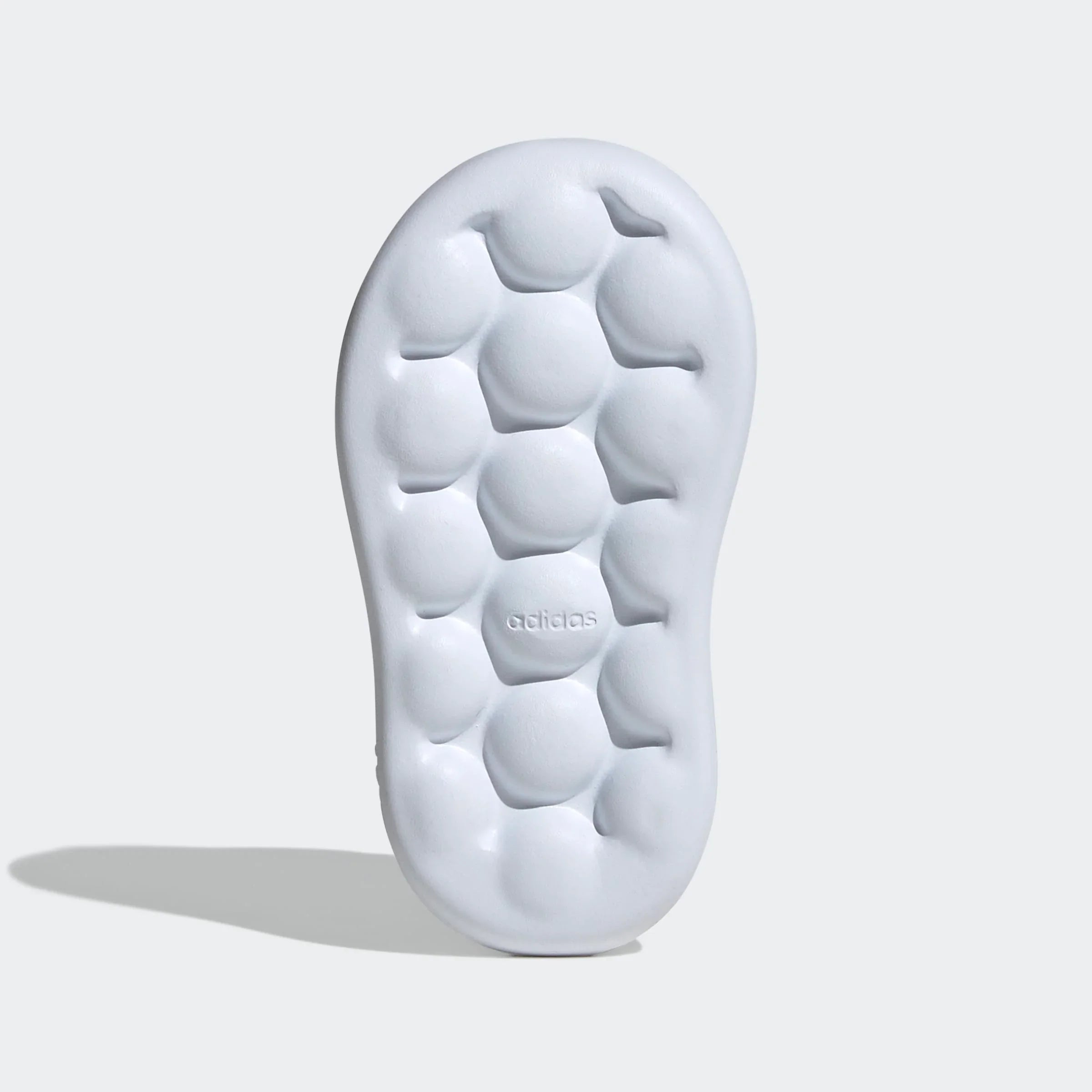 סוליית כפכף אדידס בצבע אפור עם טקסטורה ייחודית, HOMEPAGE CHOZEN מותגים מובילים