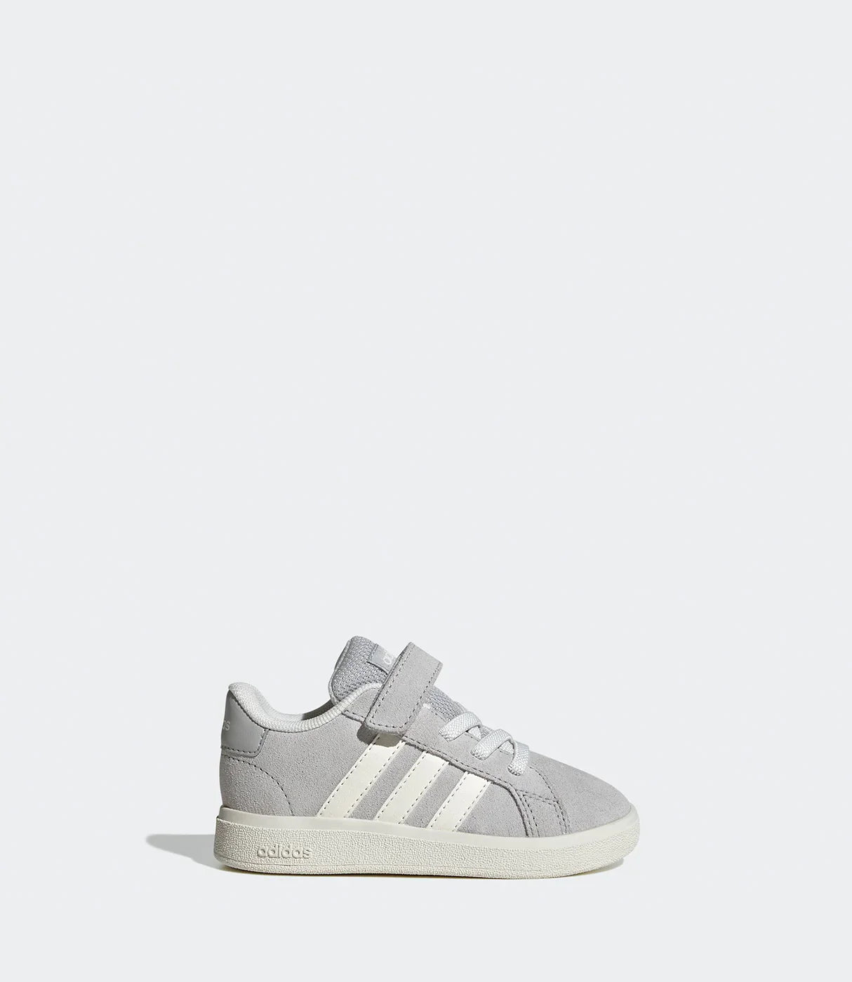 נעל ספורט אפורה לילדים עם סוליה לבנה ועיצוב פסים, צילום צד