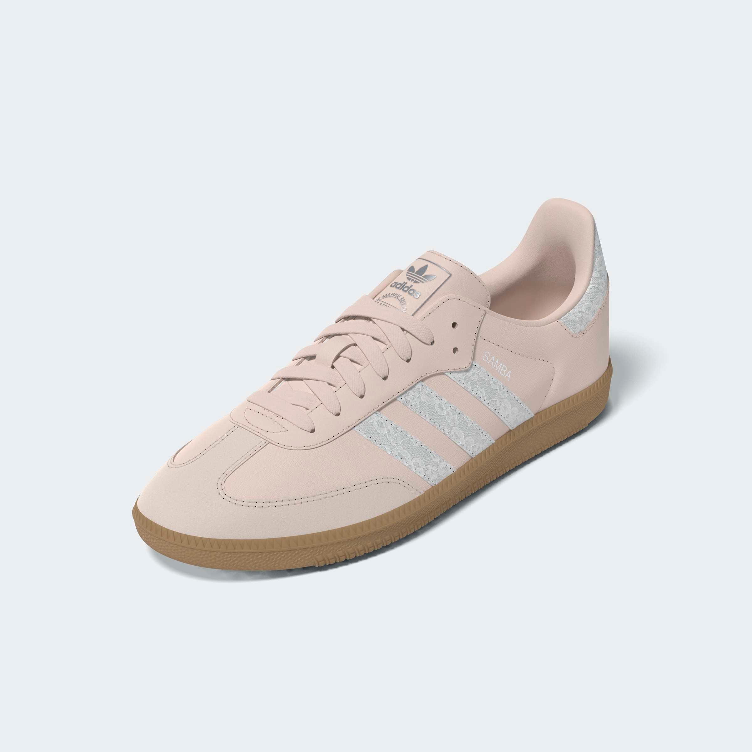 נעל אדידס ספורט אפורה עם סוליה חומה, עיצוב מודרני, HOMEPAGE CHOZEN