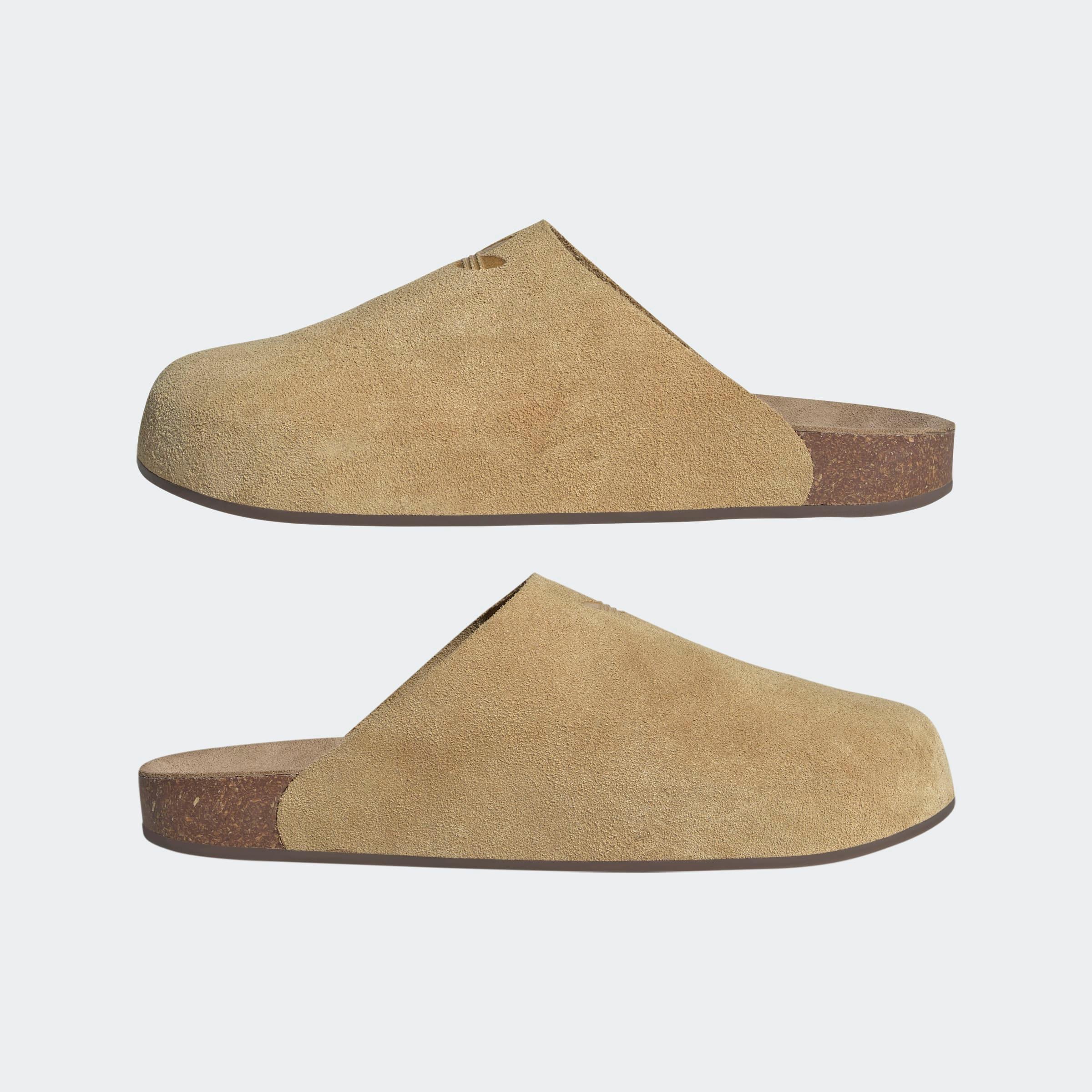 כפכפי זמש בגוון בז' עם סוליית שעם, צילום מוצר ל-CHOZEN