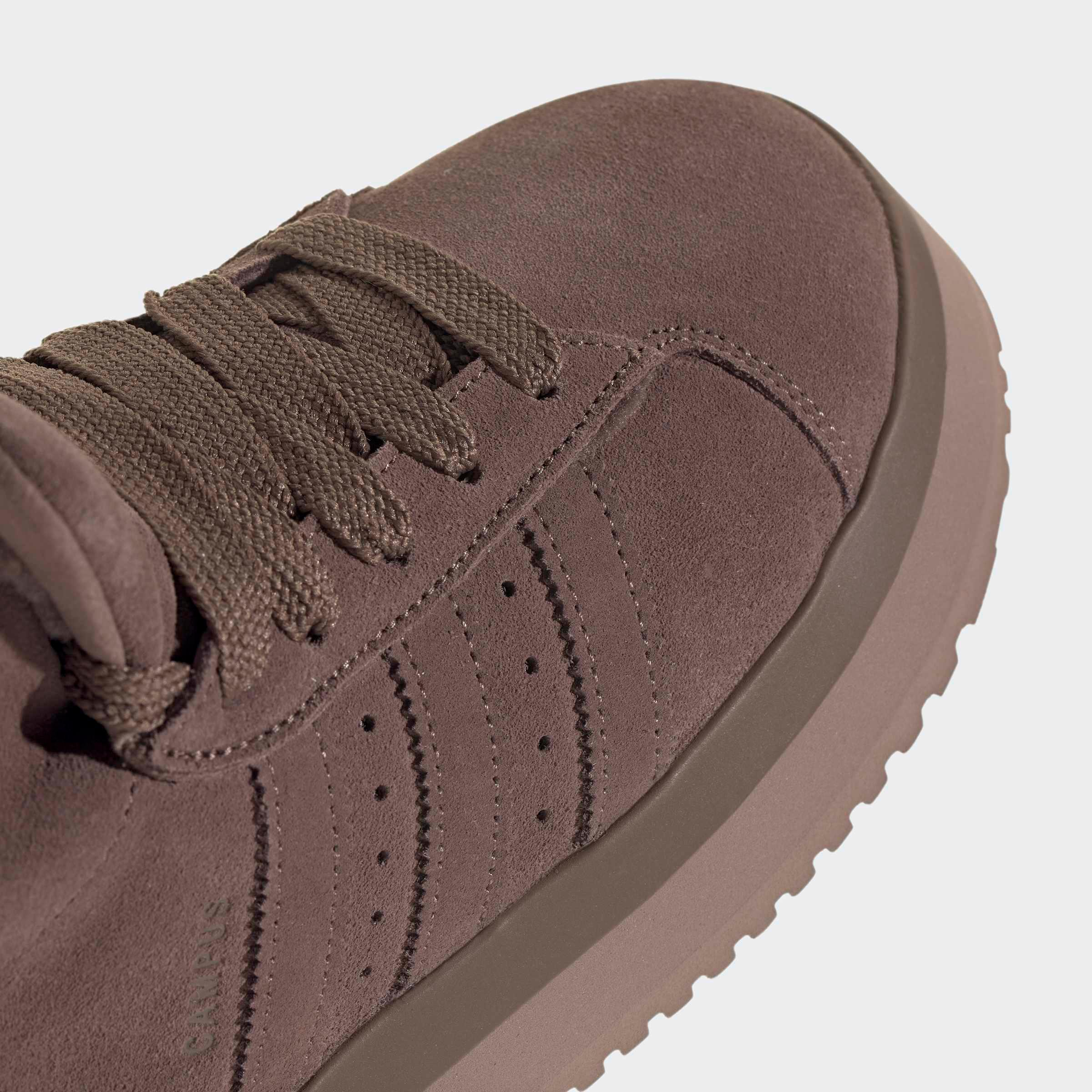 נעל סניקרס חומה עם שרוכים וסוליה עבה מבית המותגים המובילים ב-CHOZEN