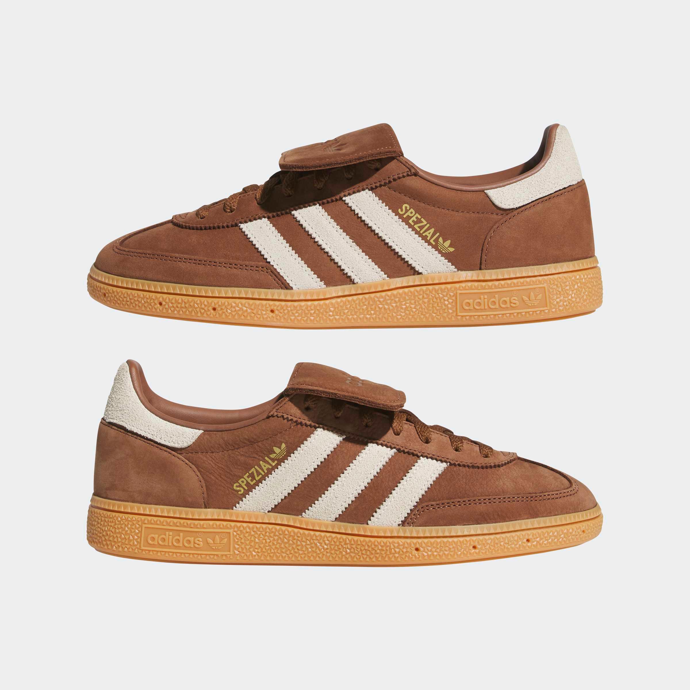 סניקרס adidas Spezial חומות לגברים עם שלושה פסים לבנים, מוצגות בזווית צד, באתר CHOZEN