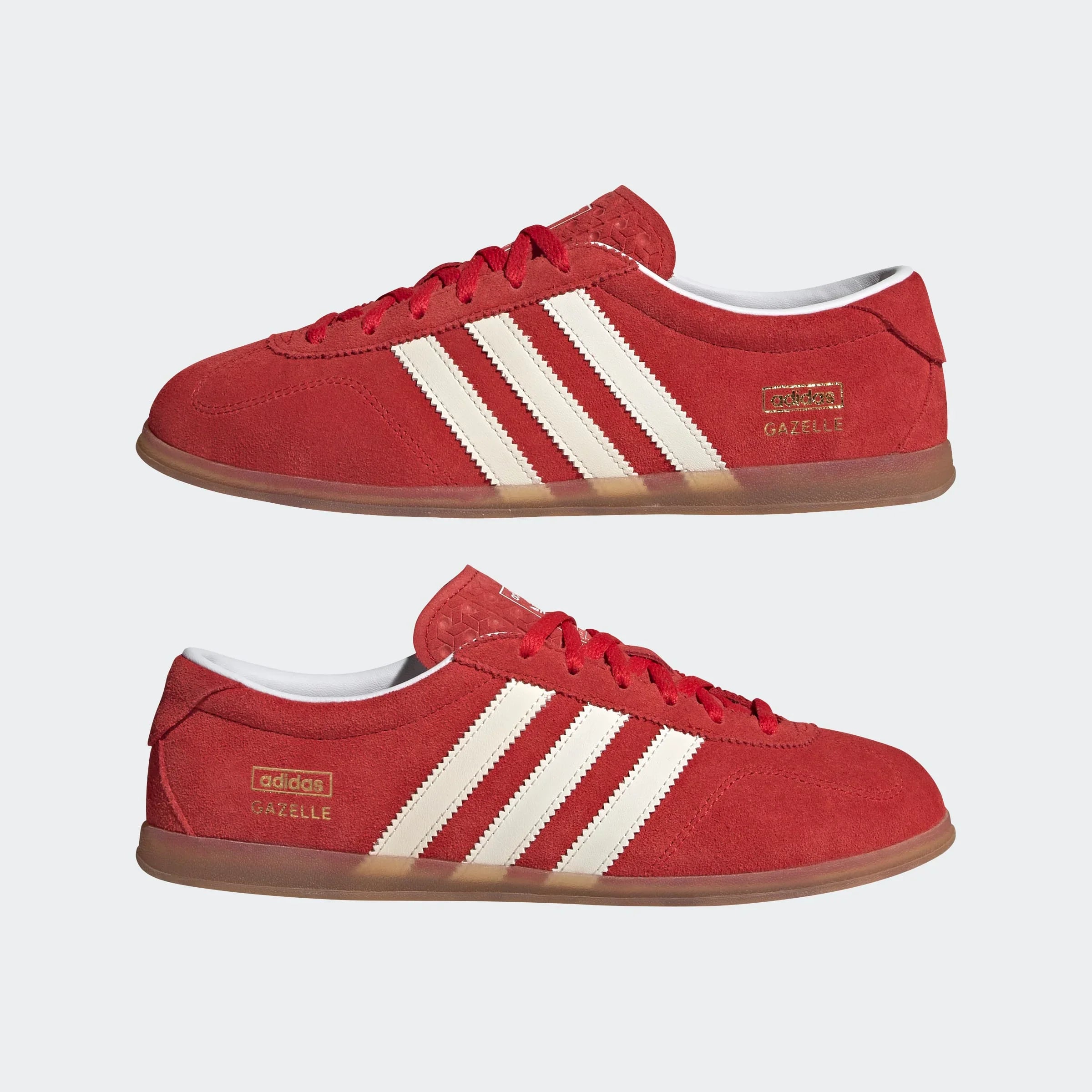 נעלי adidas Gazelle אדומות עם שלושה פסים לבנים, מוצגות בזוג, צילום מוצר CHOZEN
