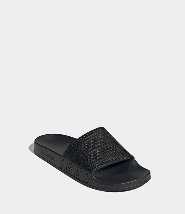 כפכף שחור אופנתי CHOZEN, צילום מוצר מקצועי על רקע לבן