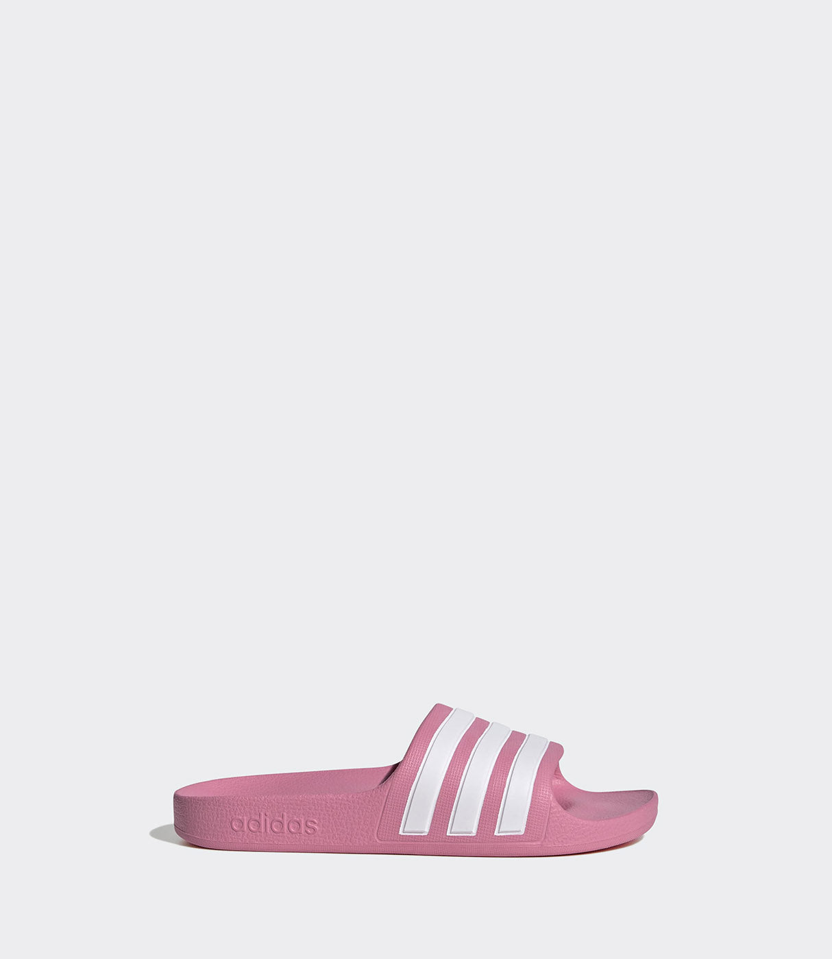 כפכף ספורט ורוד עם שלושה פסים לבנים, מבט צד, רקע אפור