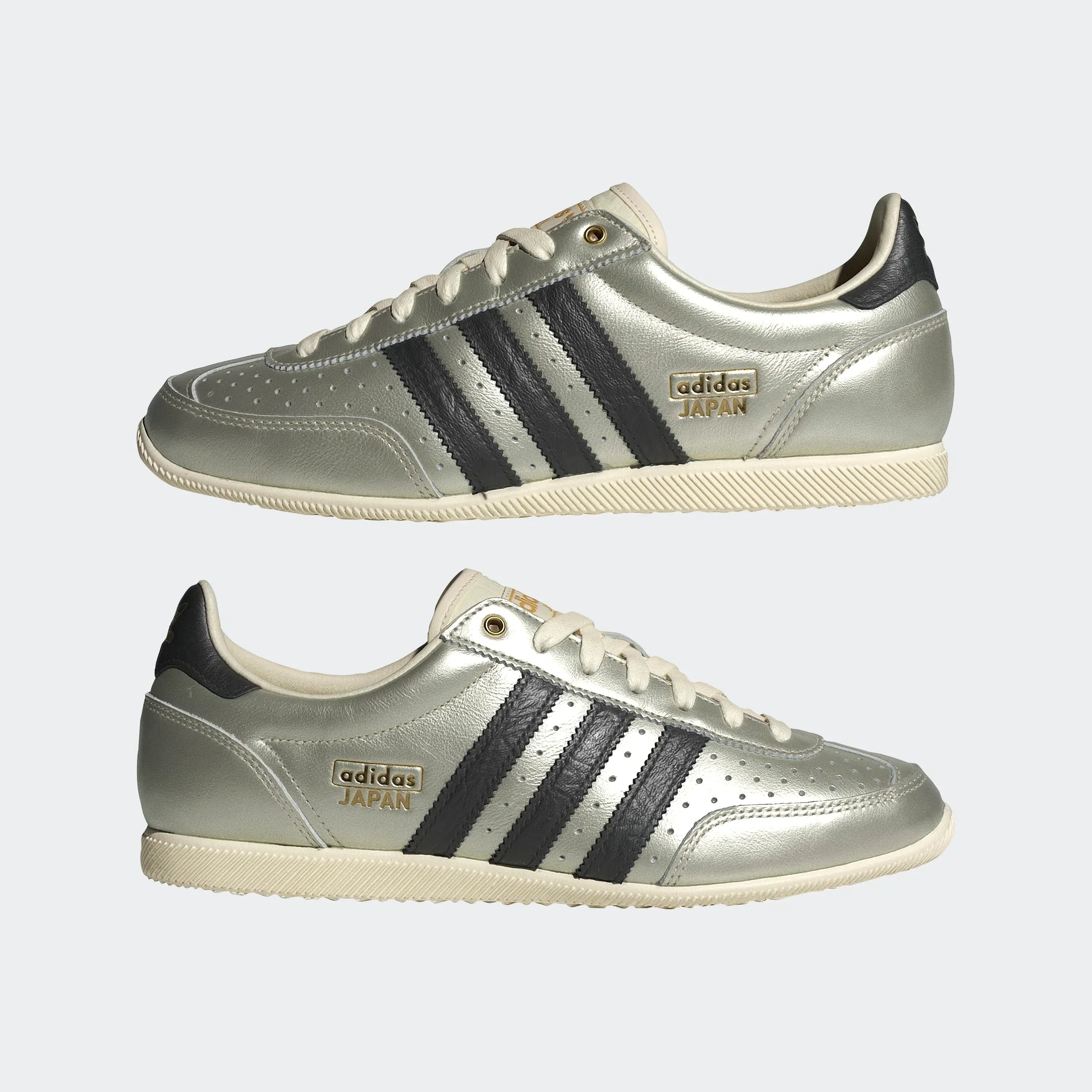 נעלי adidas JAPAN אפורות עם שלושה פסים שחורים, צילום זוג נעליים, ב-CHOZEN