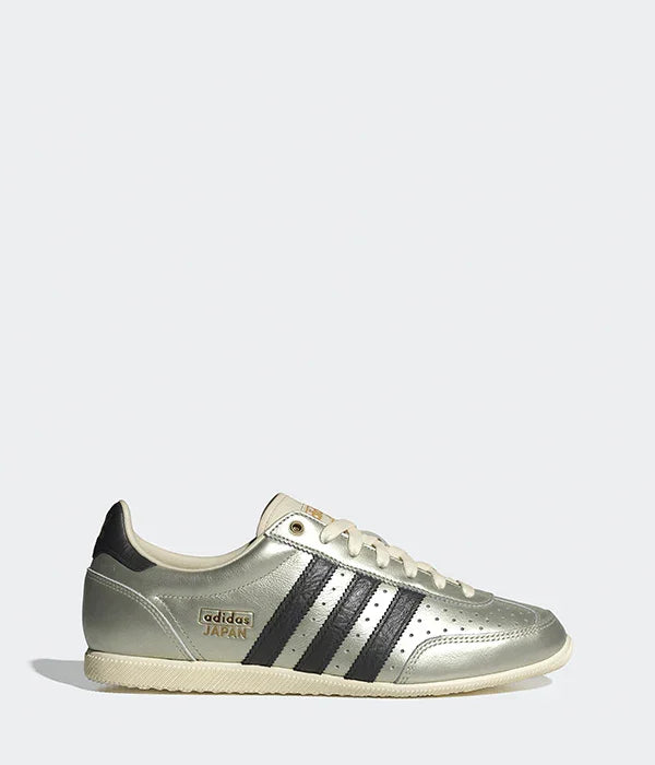 נעל אדידס יפנית בצבע אפור עם פסים שחורים, HOMEPAGE CHOZEN, אופנת סניקרס יוקרתית