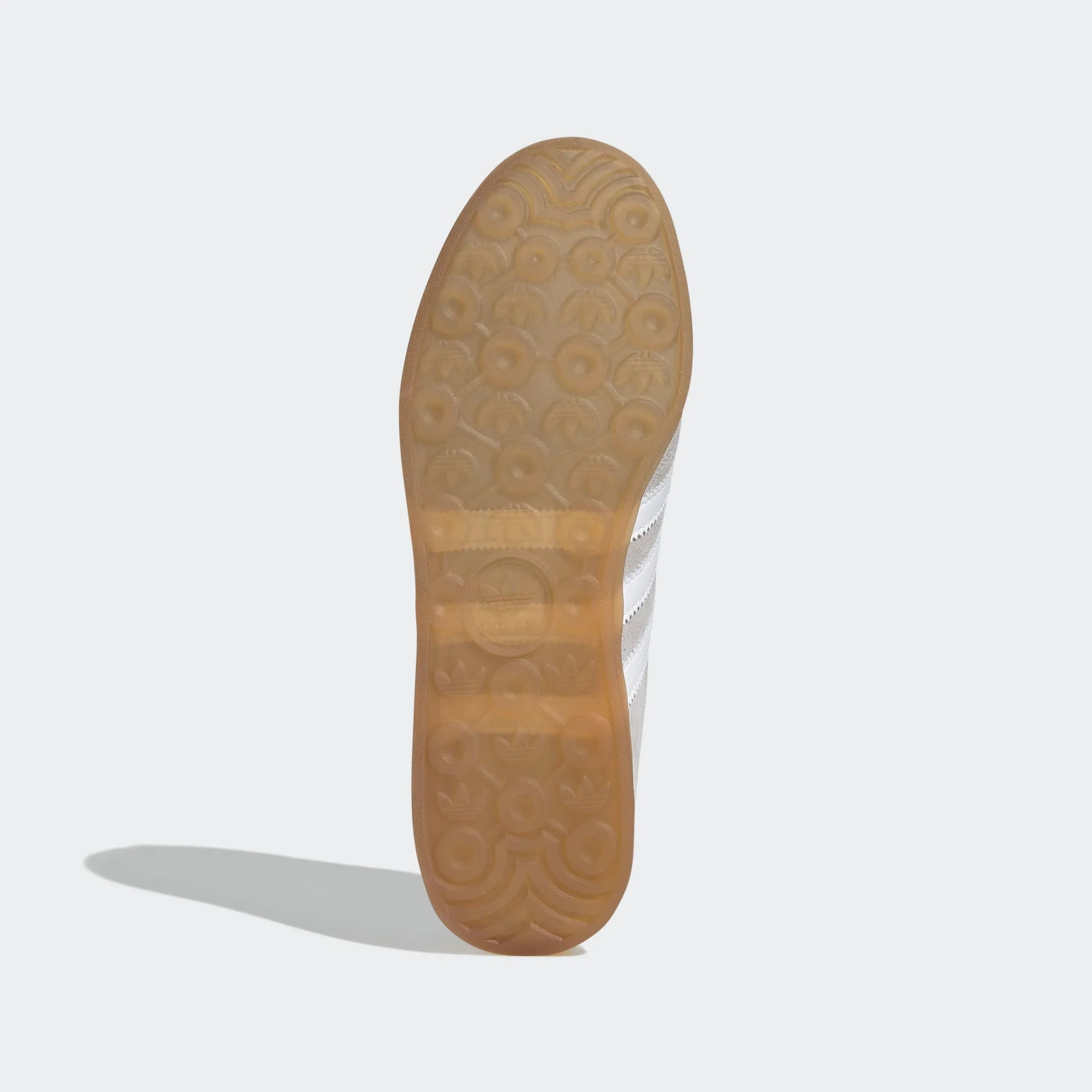 סוליית נעל ספורט אפורה עם עיצוב מעגלי, צילום מוצר לחנות CHOZEN