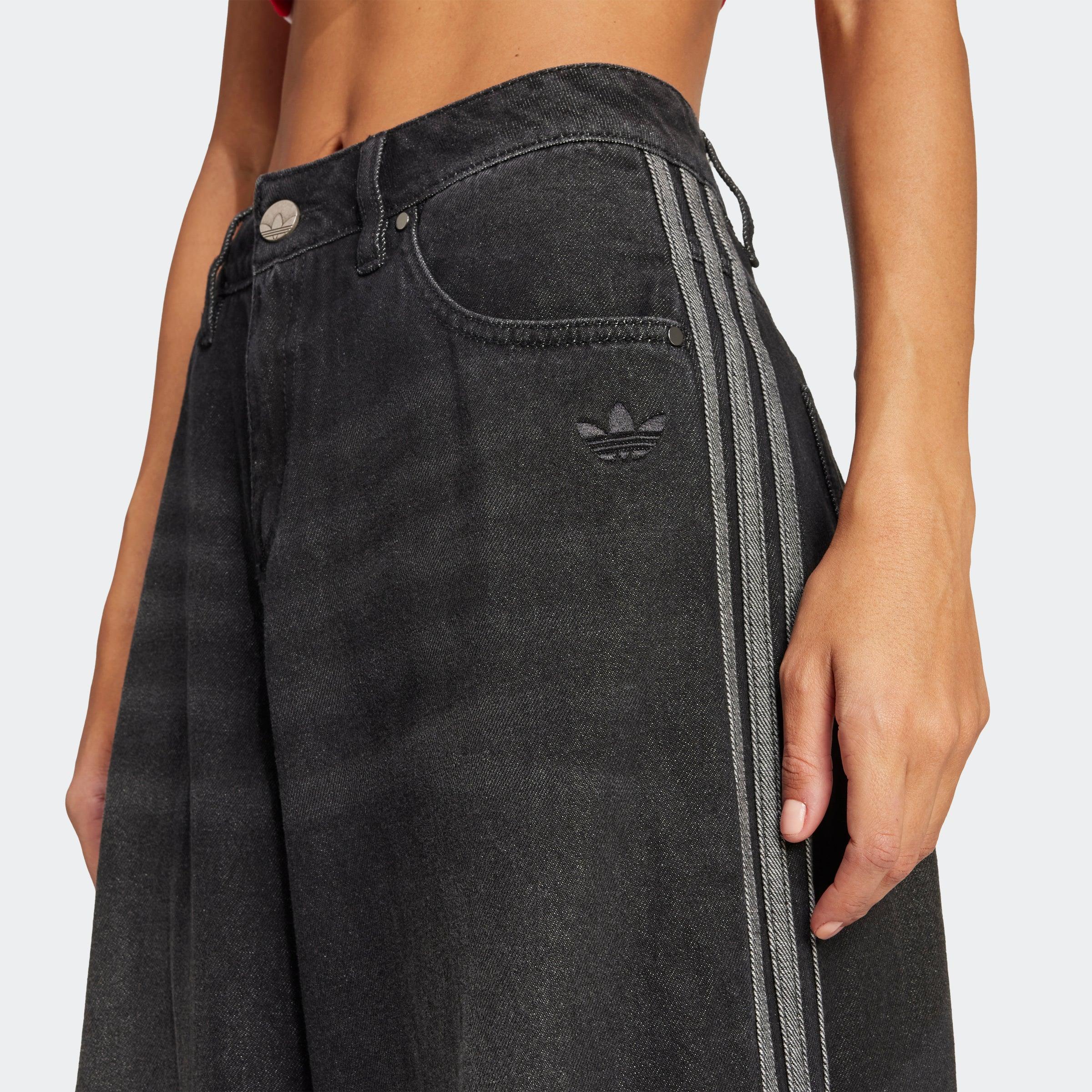 ג'ינס שחור אדידס לנשים עם פסי צד ולוגו, צילום מקרוב, CHOZEN בגדי מותגים