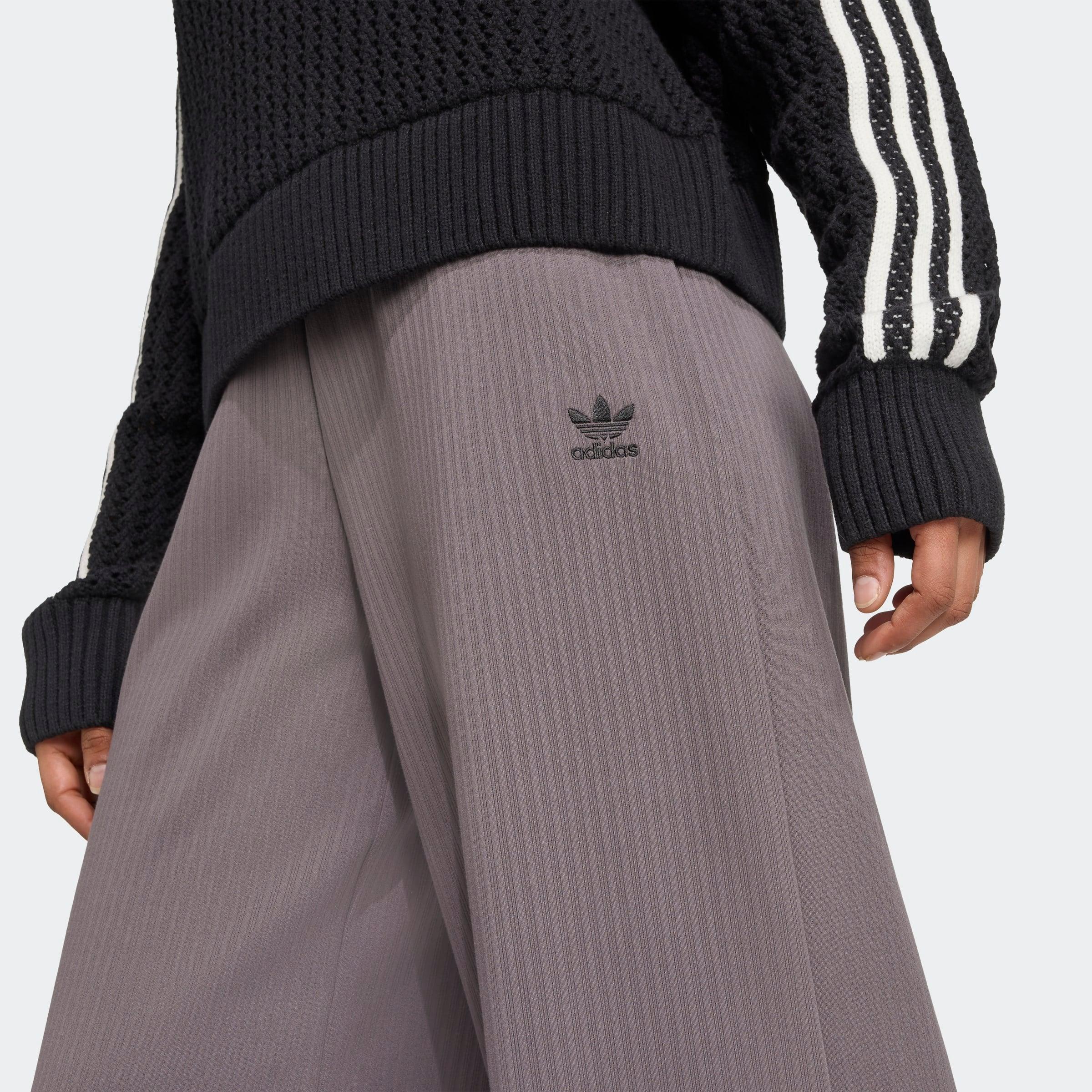 מכנסי נשים אפורים עם סמל adidas, סווטשרט שחור עם פסים לבנים, אופנת CHOZEN