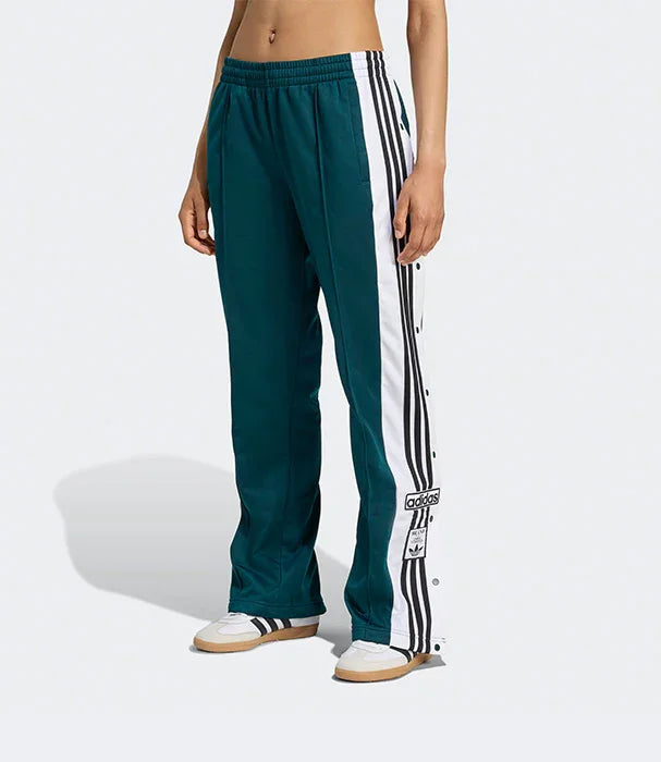 דגם מכנסי אדידס ירוקים עם פסים לבנים, דגם ספורטיבי לסטייל יומי מחנות CHOZEN