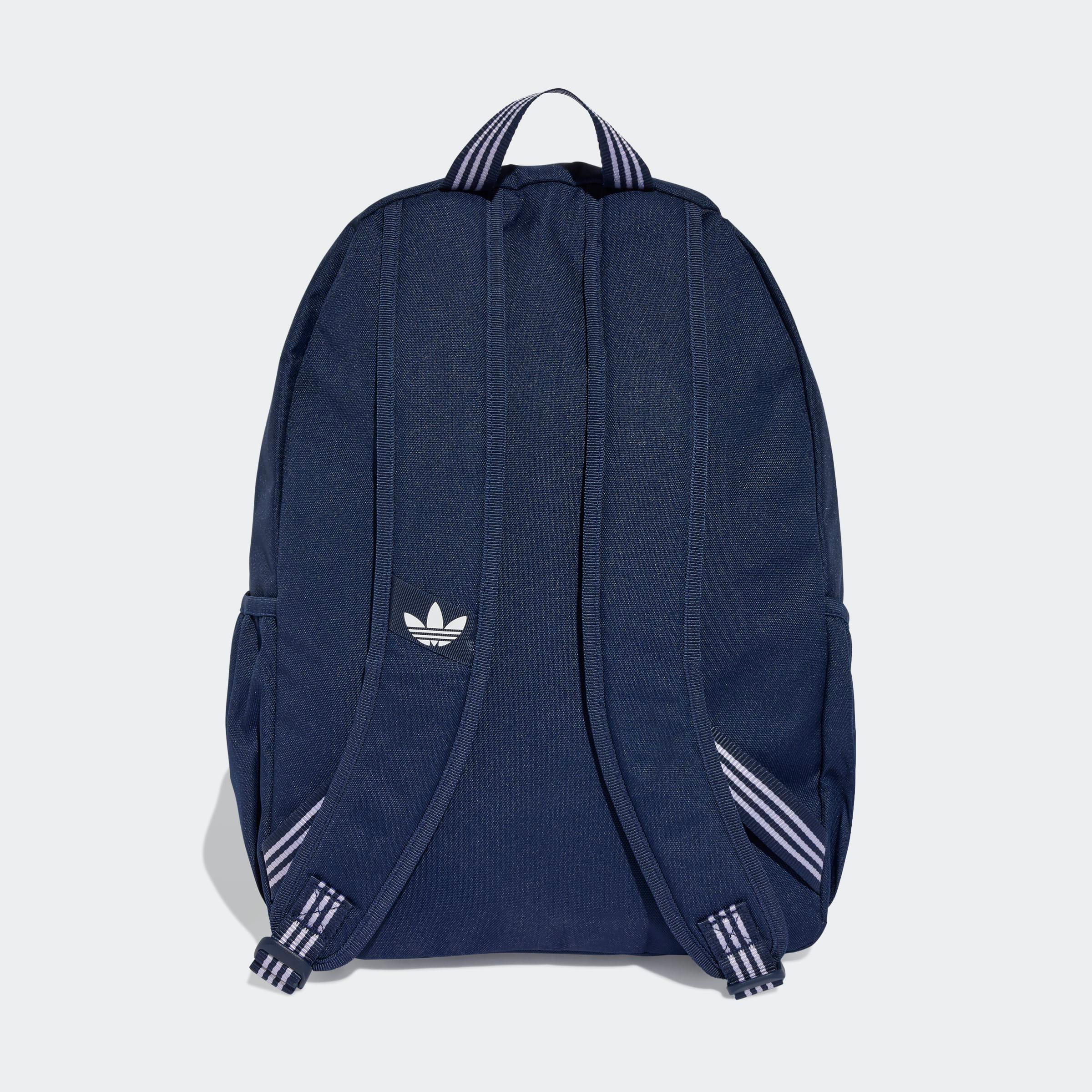 תיק גב כחול אדידס עם רצועות ממותגות, צילום מוצר CHOZEN