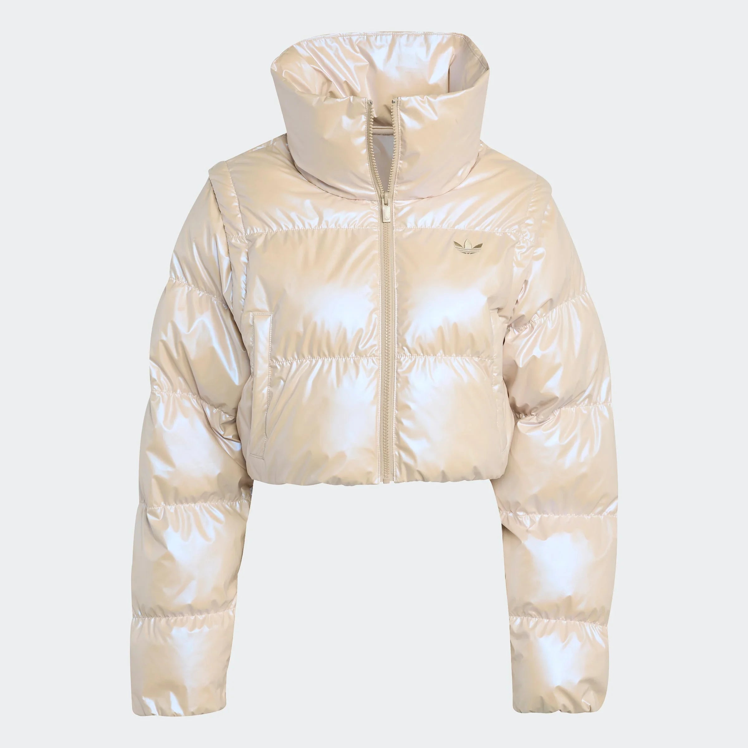 מעיל פוך קצר בגוון בז' מבריק לנשים מבית מותג מוביל, צילום מוצר על רקע לבן