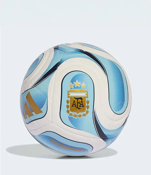 כדורגל רשמי בצבעי תכלת ולבן עם סמל AFA, מוצר של CHOZEN, צילום על רקע בהיר