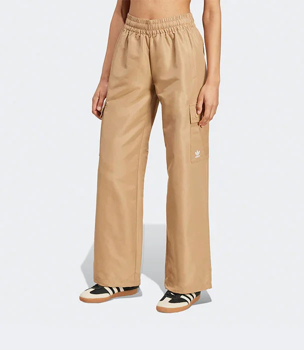 מכנסי קרגו בגוון בז' לנשים, גזרה רחבה מבית אדידס, דגם חדש ב-CHOZEN
