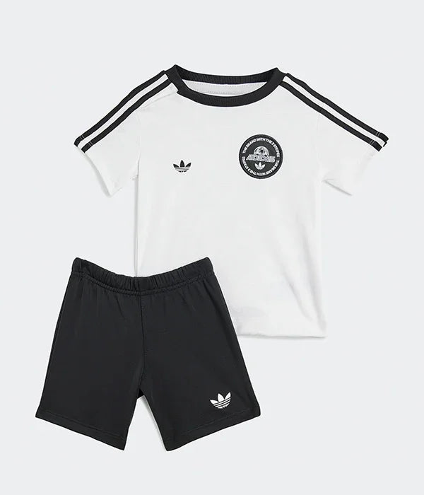 סט חולצה ומכנסיים אדידס לילדים בצבע שחור-לבן, לוגו מובלט, אופנה CHOZEN