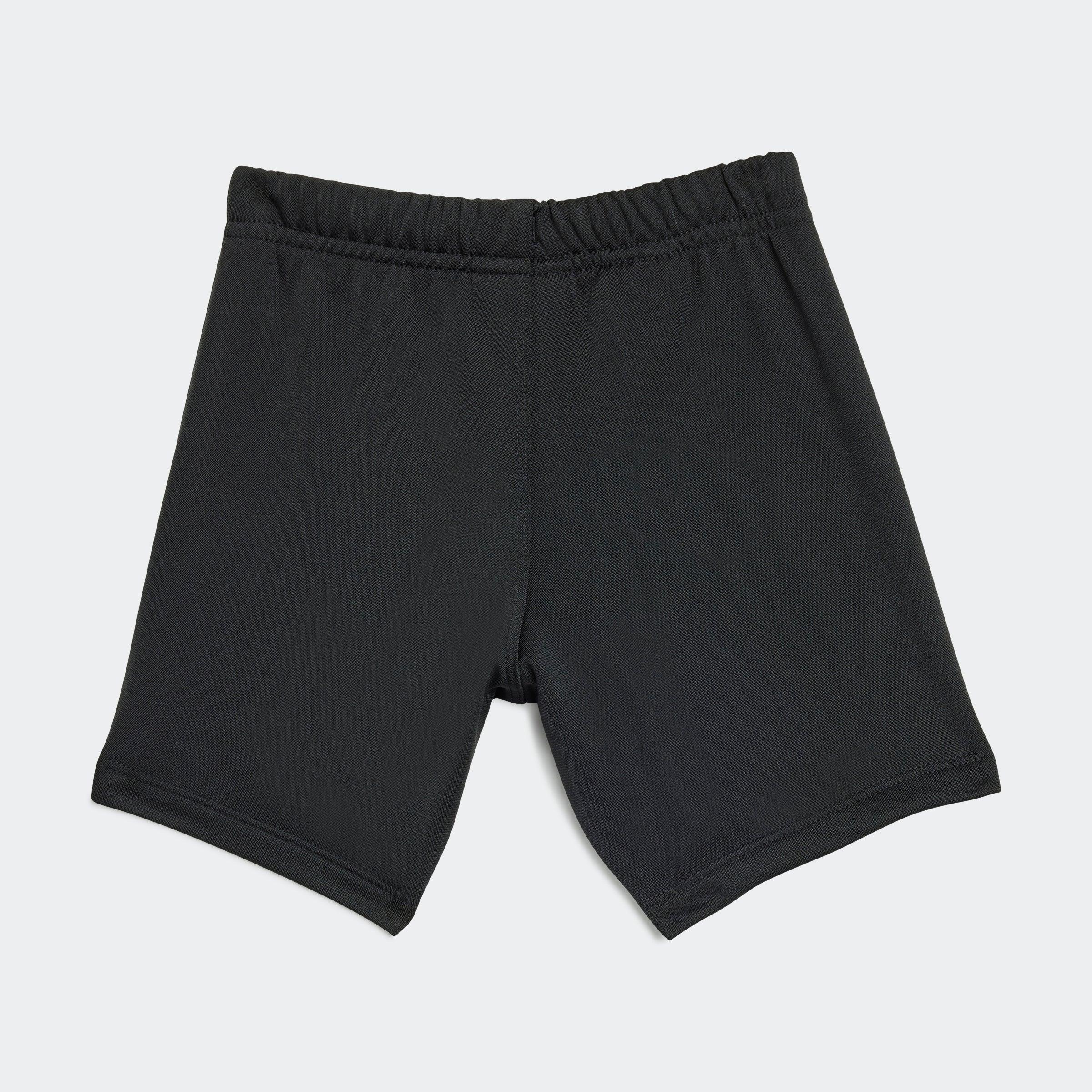 מכנסיים קצרים אפורים לגברים, צילום מוצר לאתר CHOZEN, אופנה מבית קבוצת אלפא