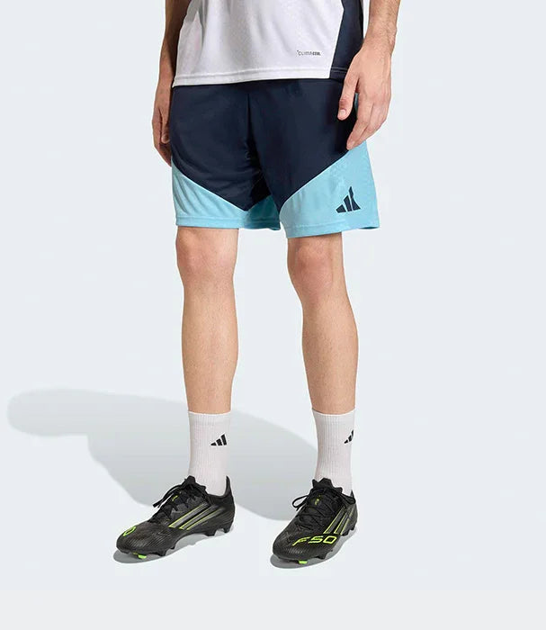 מכנסיים קצרים ספורט לגבר בצבע כחול ותכלת adidas, דגם יבש, נמכר באתר CHOZEN