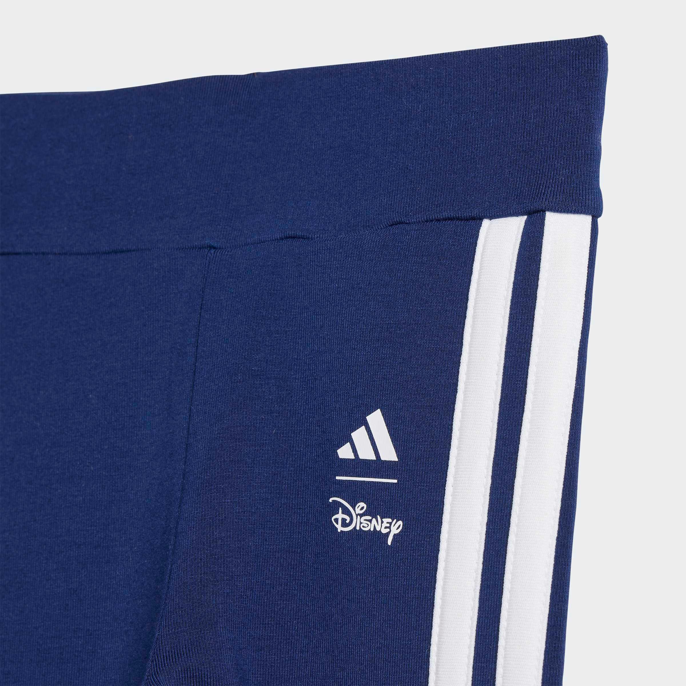טייץ כחול של Adidas Disney עם פסי צד לבנים, צילום מקרוב, מבית CHOZEN