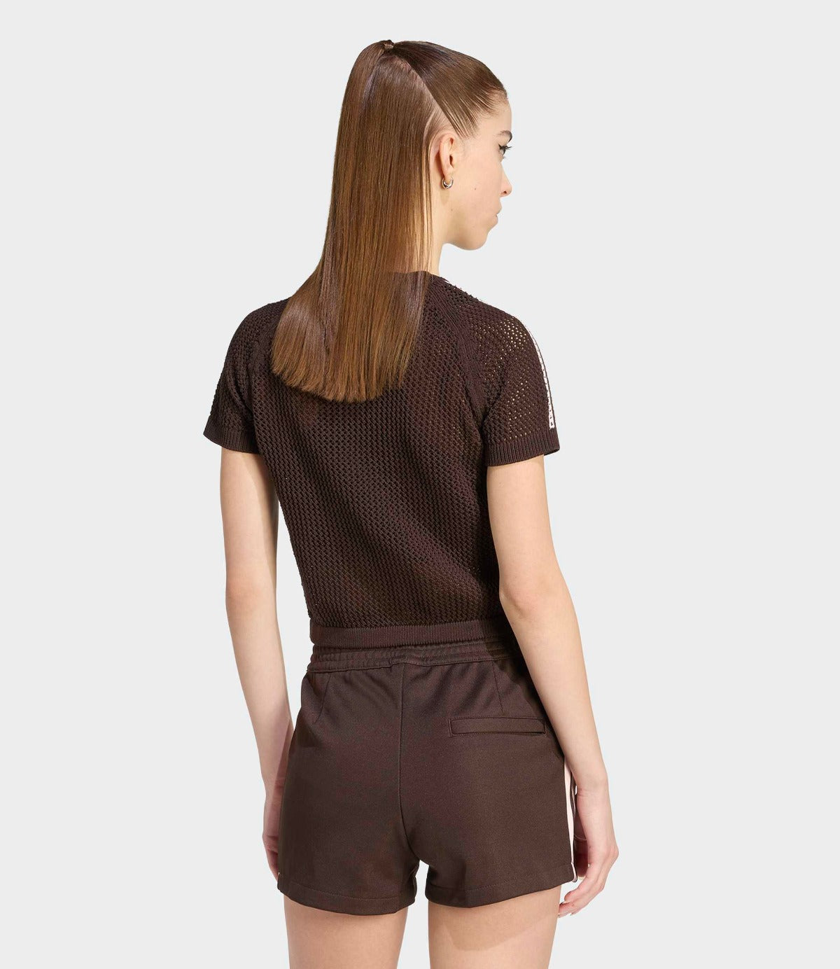 אדידס חולצה קצרה CROCHET CALI TEE לנשים, מבט צדדי, מבית CHOZEN