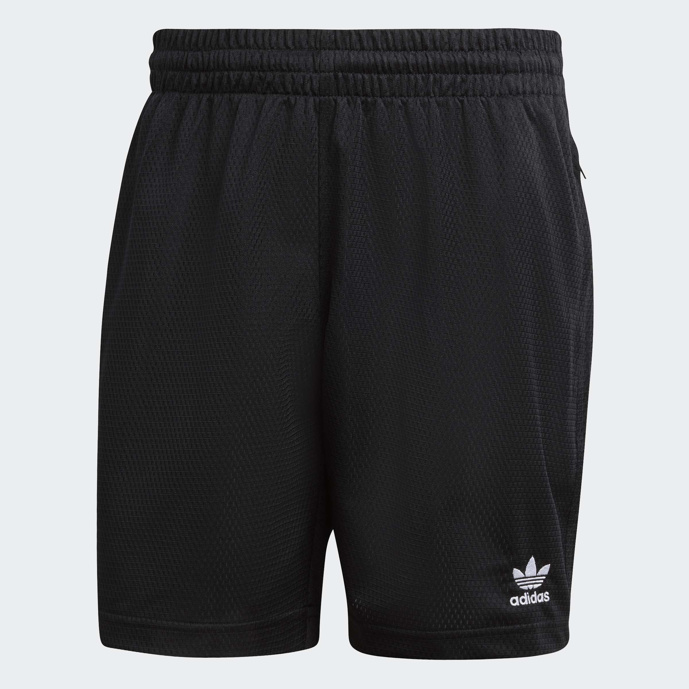 מכנסי ספורט קצרים שחורים עם לוגו adidas, גומי במותן, צילום סטודיו חזיתי