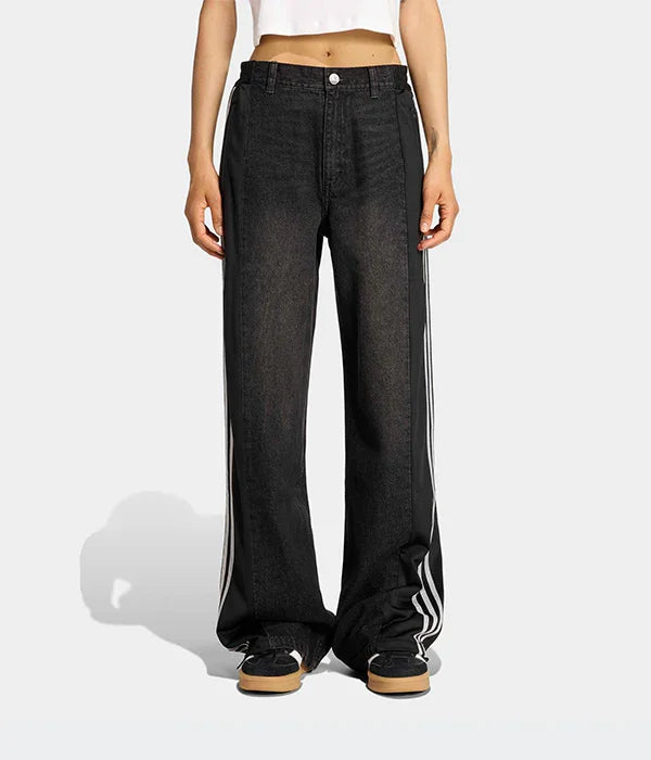 מכנסי ג'ינס שחורים רחבים עם פסים לבנים בצד, דגם נשים, CHOZEN