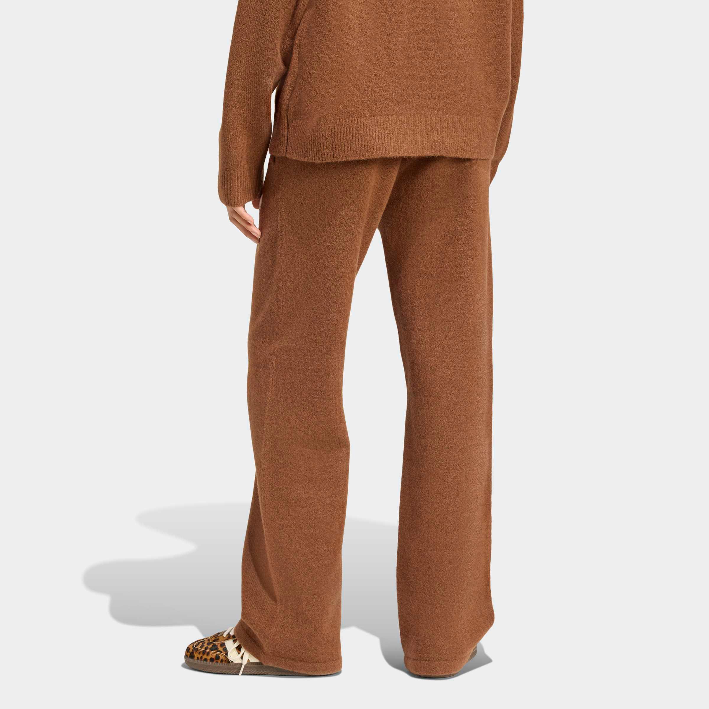 אופנת CHOZEN דגם נשים בצבע חום, צילום גב, סט חולצה ומכנסיים בסריג רך