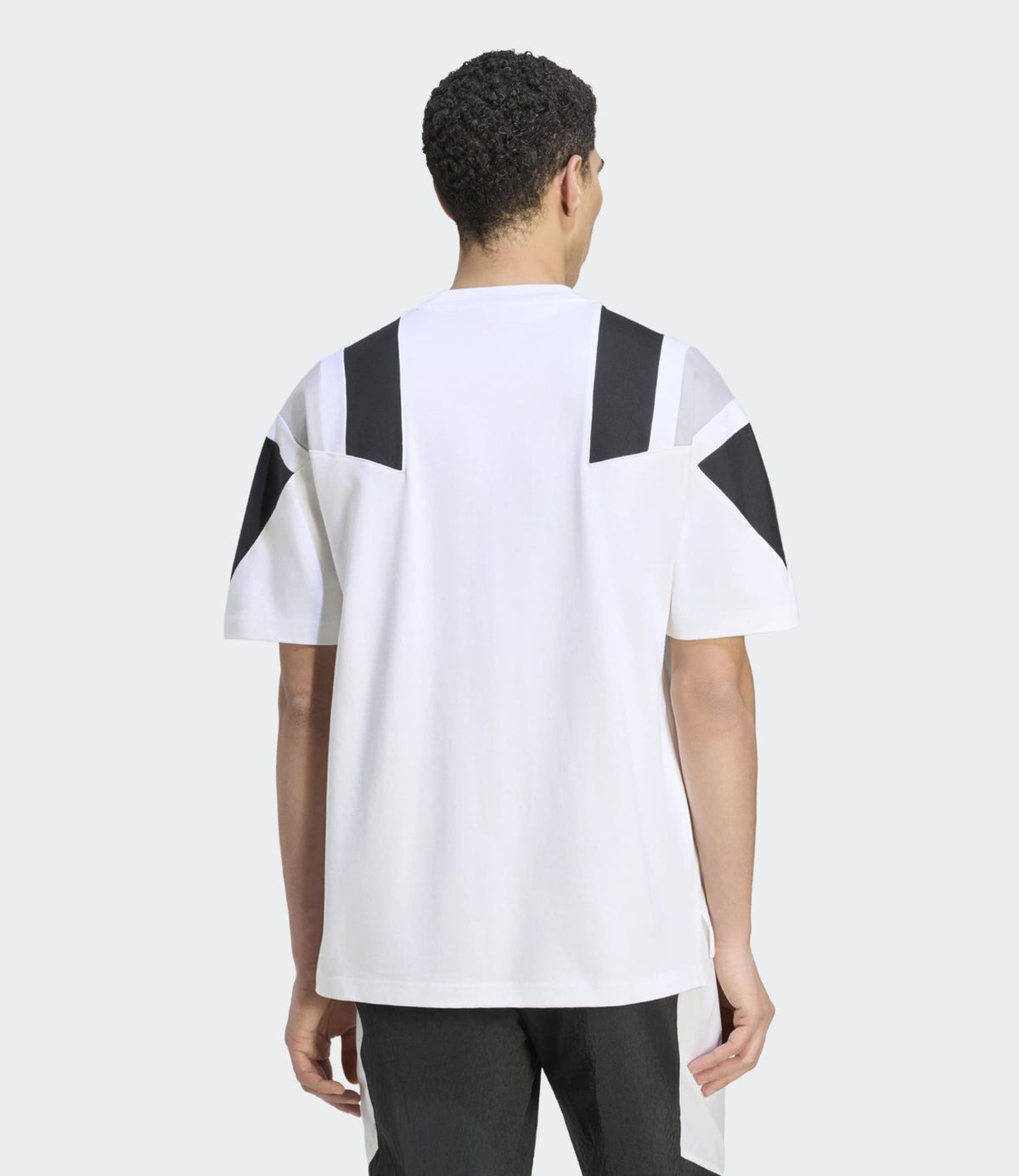 ADIDAS T-SHIRT (SHORT SLEEVE) בצבע לבן - CHOZEN