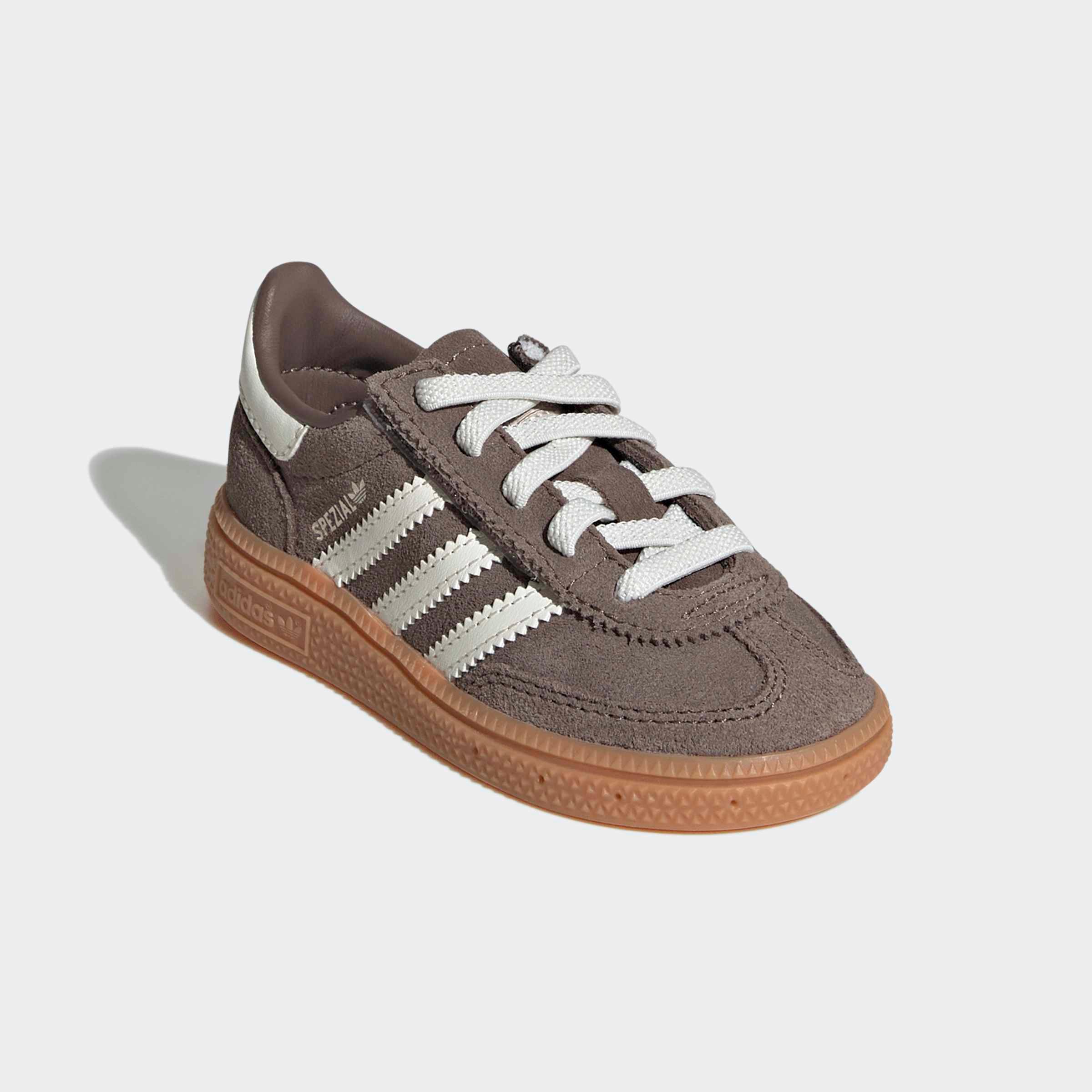 נעל סניקרס אפורה adidas spezial עם סוליה חומה, תצוגה מלפנים ומלמעלה, CHOZEN