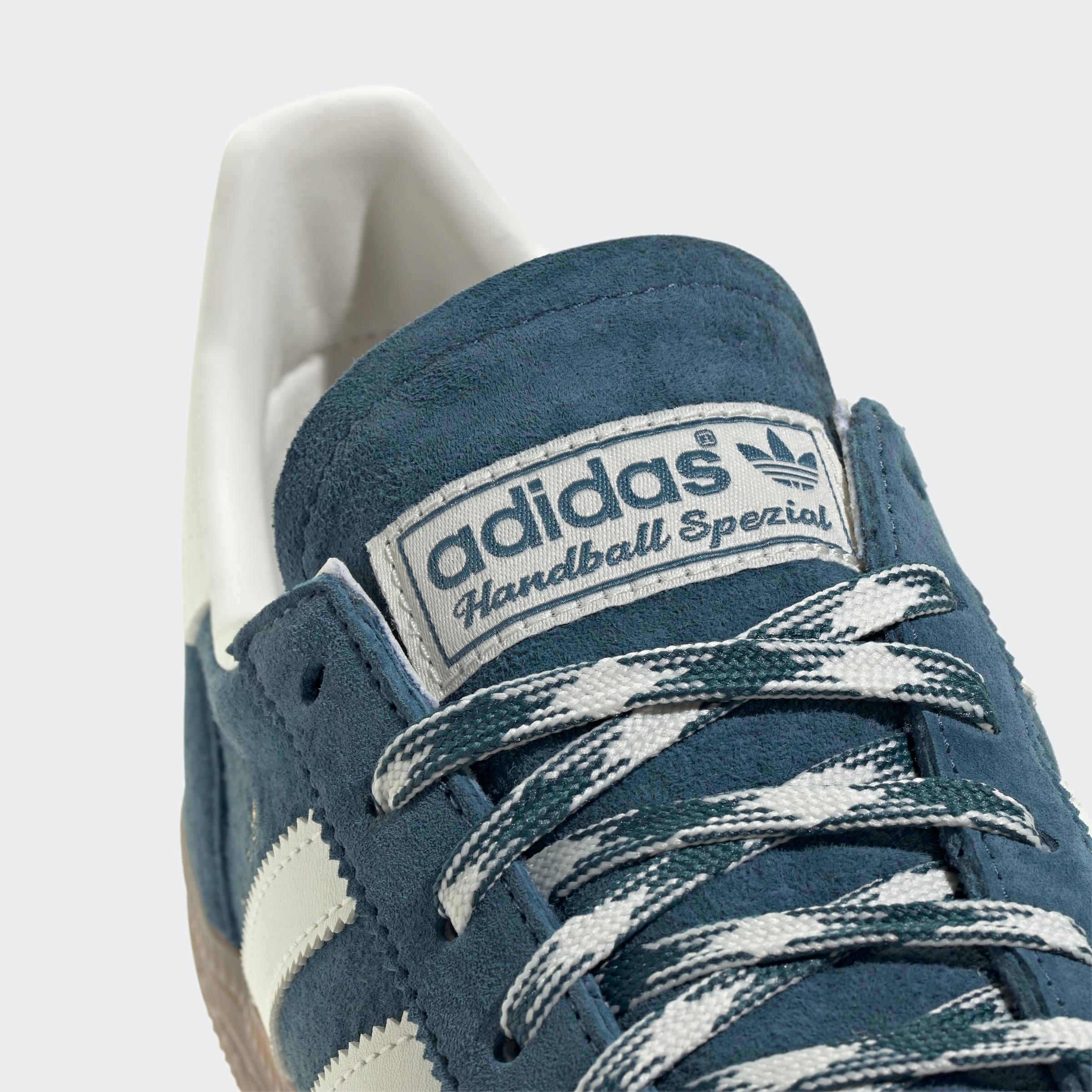 סניקרס adidas Handball Spezial בד מיקרופייבר כחול, תווית לוגו, שרוכים לבנים-כחולים, CHOZEN בגדי מותגים
