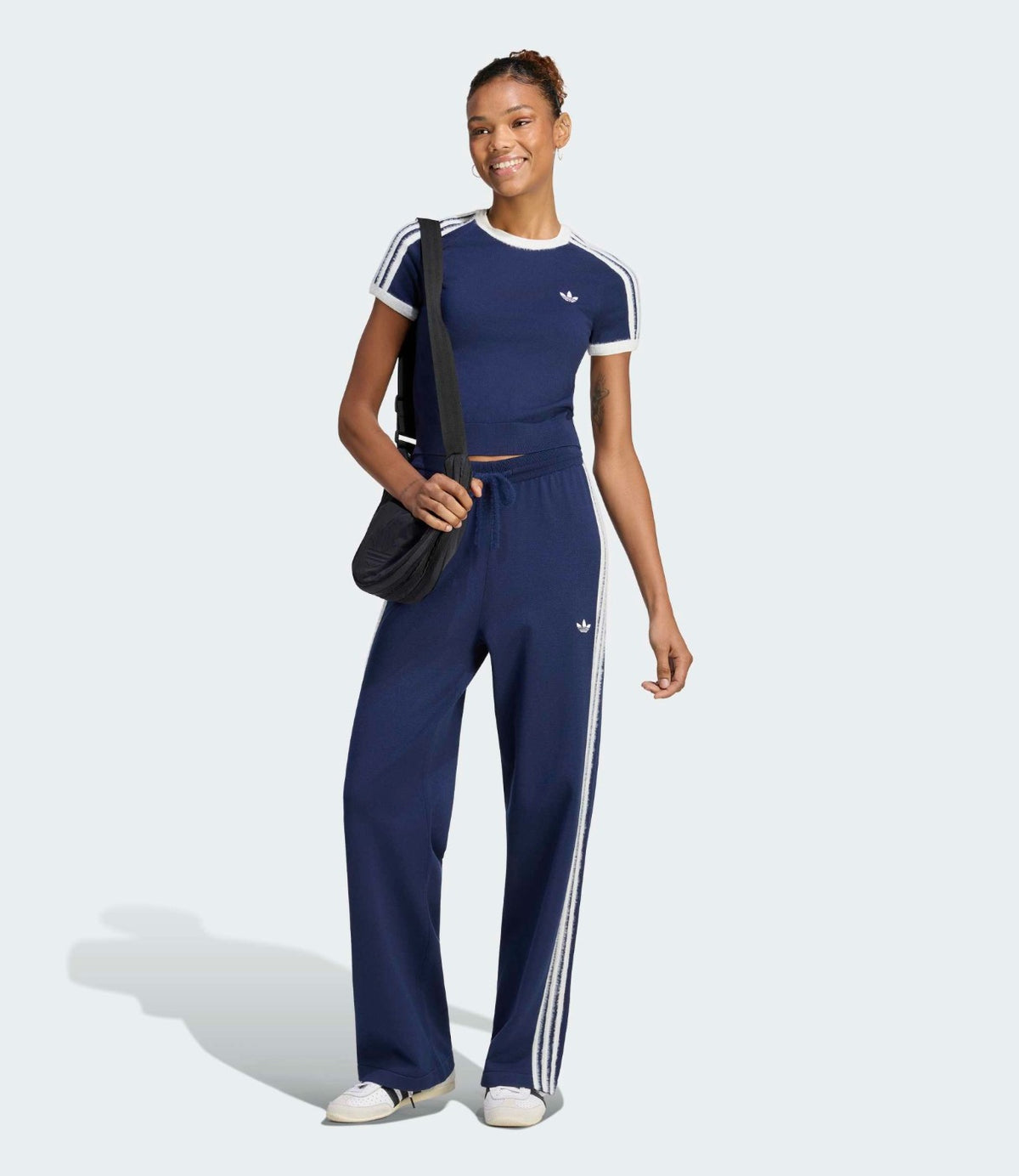 ADIDAS TRACK PANT בצבע כחול אינדיגו כהה - CHOZEN