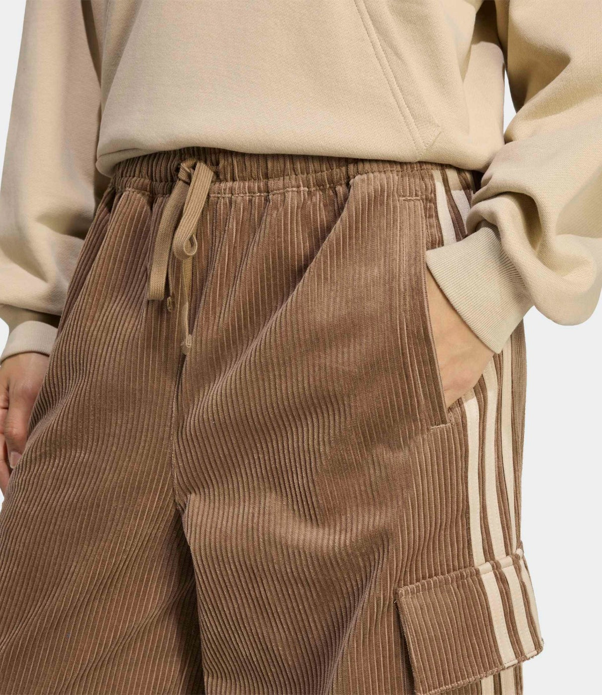 ADIDAS PANTS (1/1) בצבע חאקי - CHOZEN