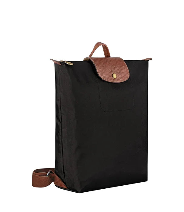 תיק גב שחור עם סגירת דש חום, עיצוב אלגנטי, מבית CHOZEN, מותגים מובילים בישראל