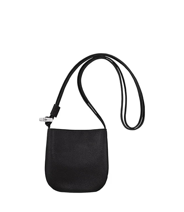 תיק צד עור שחור עם רצועה ארוכה, עיצוב מינימליסטי יוקרתי, CHOZEN קבוצת אלפא