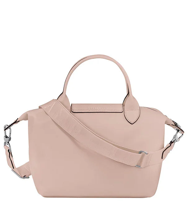 תיק עור ורוד בהיר עם רצועה קצרה וידית יד לנשים, מבית המותגים של קבוצת אלפא