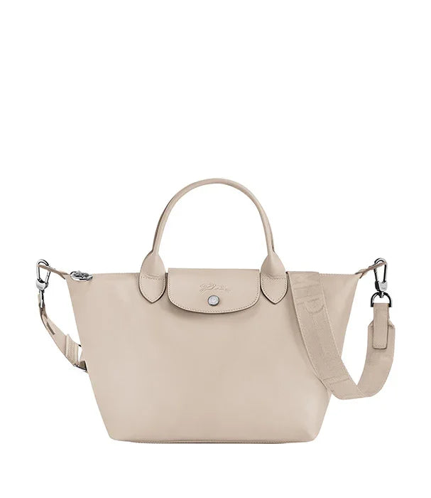 תיק יד אופנתי בצבע בז' עם רצועה, מוצג על רקע לבן ב-CHOZEN מותגים מובילים