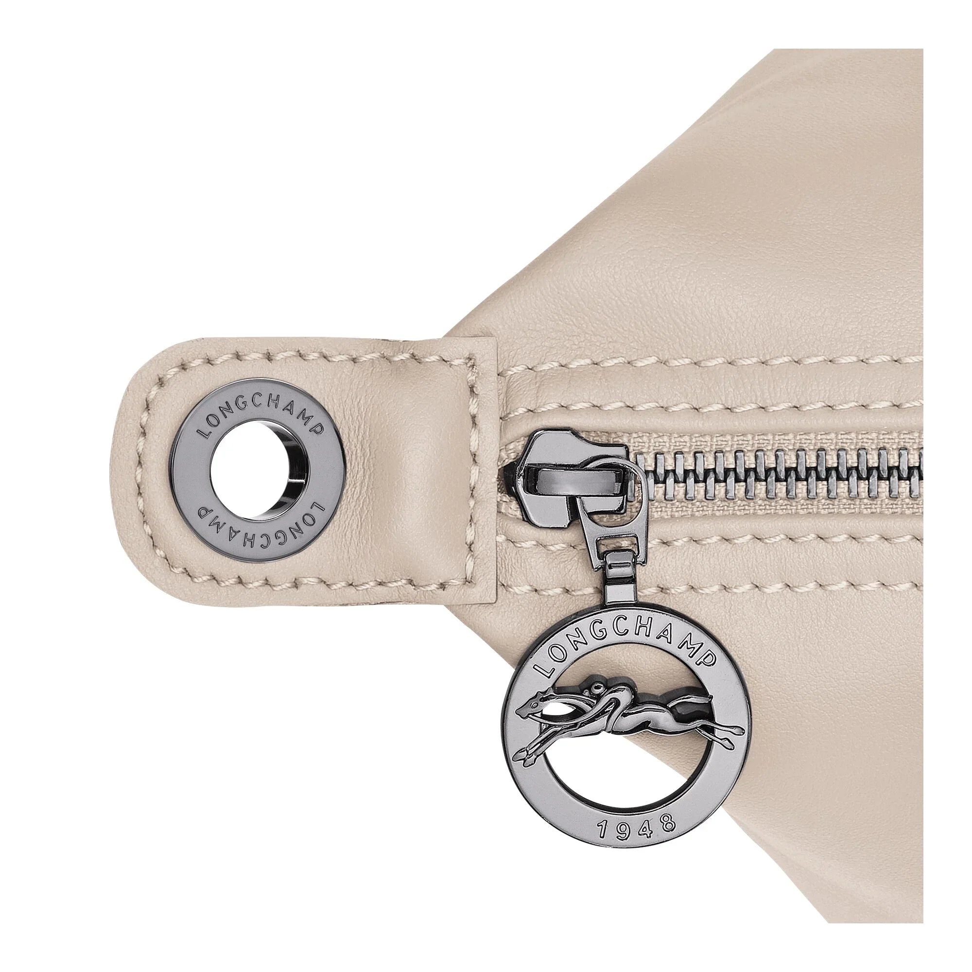 רכיב רוכסן מתכת של תיק עור Longchamp, לוגו מובלט, עיצוב יוקרתי, קבוצת אלפא