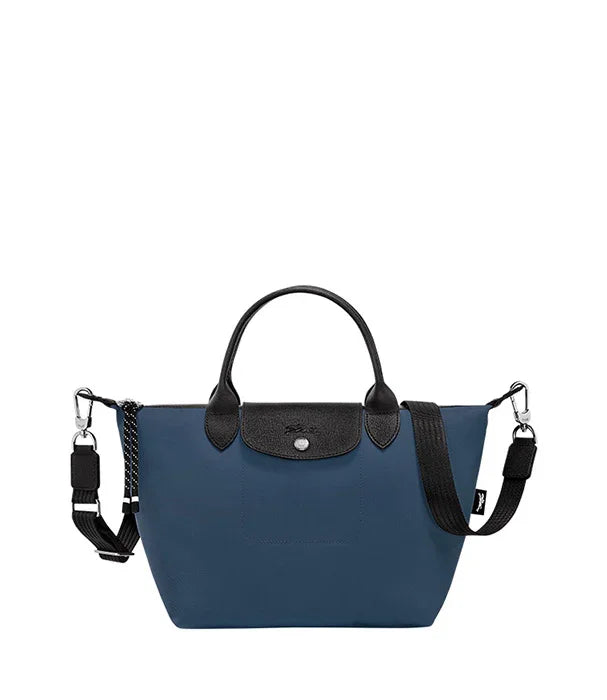 תיק יד כחול עם ידיות ורצועה שחורה, עיצוב יוקרתי באתר CHOZEN, מבית קבוצת אלפא