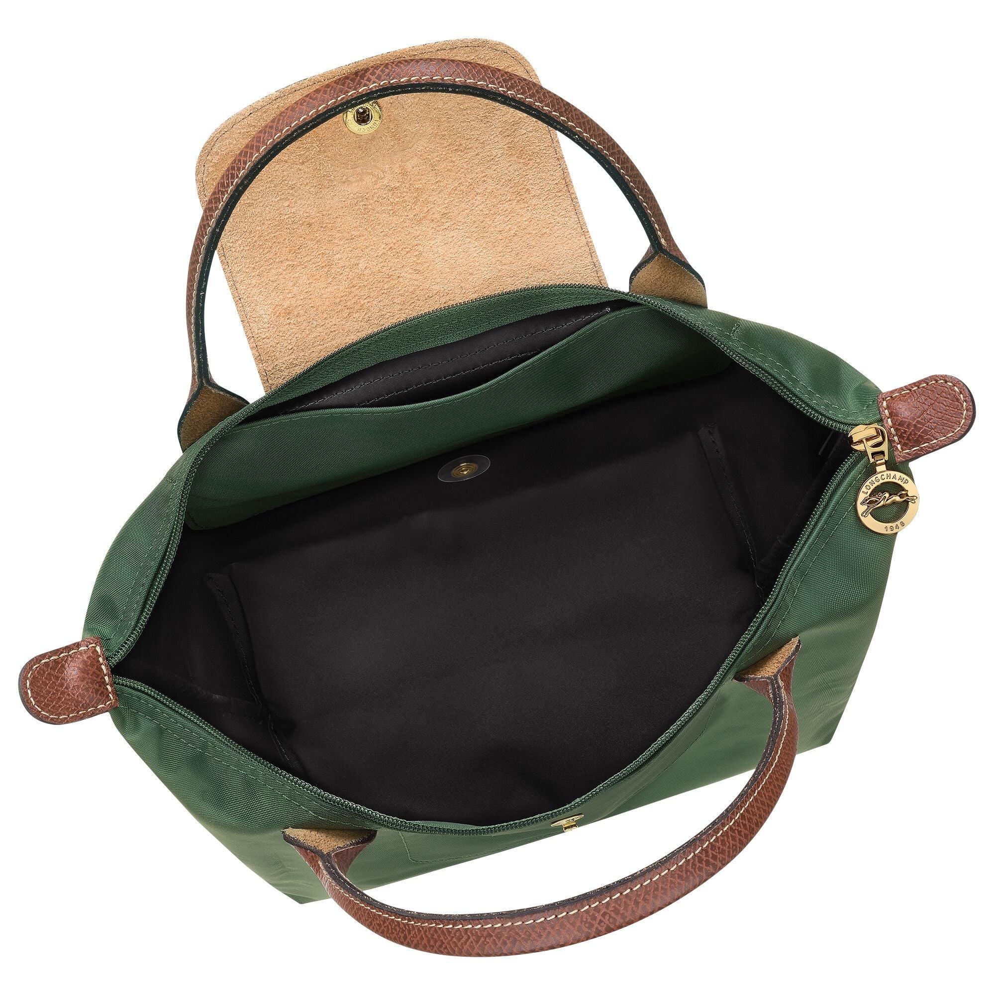 תיק פתוח ירוק עם ידיות חומות ודפנות פנימיות שחורות, מבית המותגים ב-CHOZEN