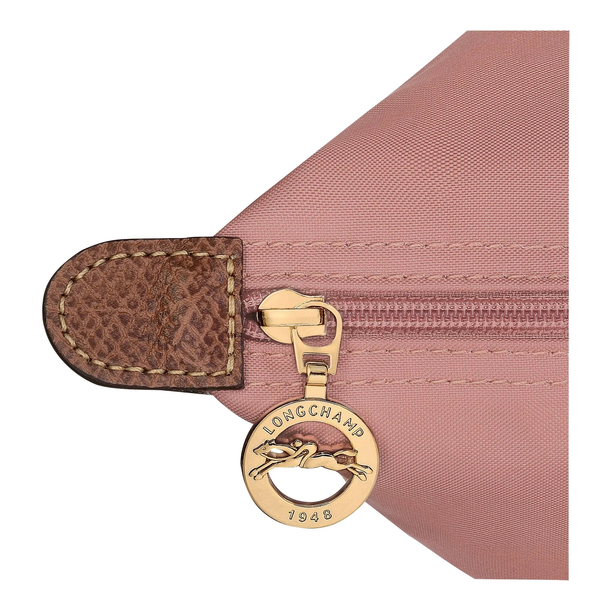 רוכסן תיק ורוד של LONGCHAMP עם תג לוגו זהב ועור חום, מוצר יוקרה ב-CHOZEN