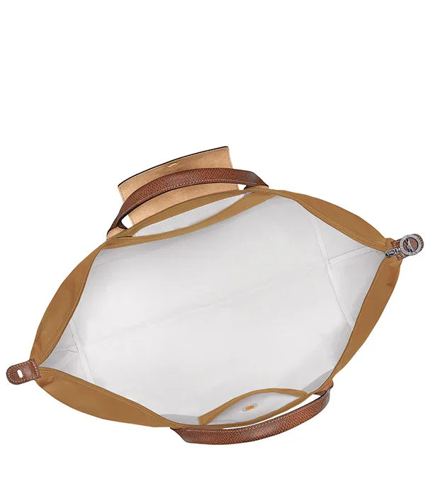 תיק נשיאה פתוח בצבע קאמל עם ידיות חומות, תצוגה עליונה, מוצר יוקרה CHOZEN