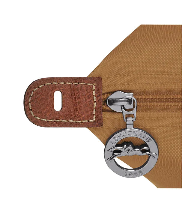 ריצ'רץ' תיק חום עם תג מתכת LONGCHAMP, עיצוב קלאסי יוקרתי CHOZEN