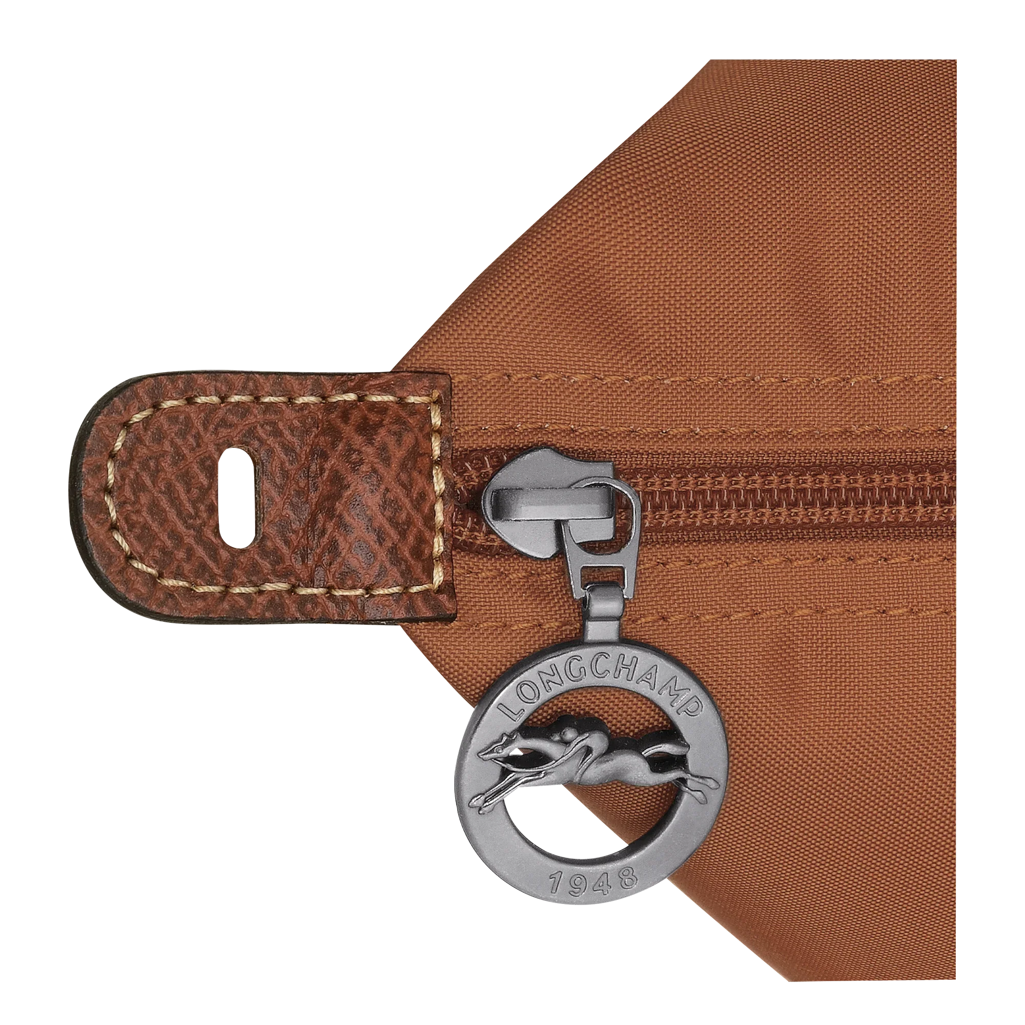 רוכסן תיק חום עם תווית עור ותליון כסף מותג LONGCHAMP, יבוא רשמי קבוצת אלפא