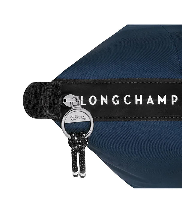 רוכסן ותווית LONGCHAMP על תיק אופנתי כחול, מותג יוקרה מבית CHOZEN