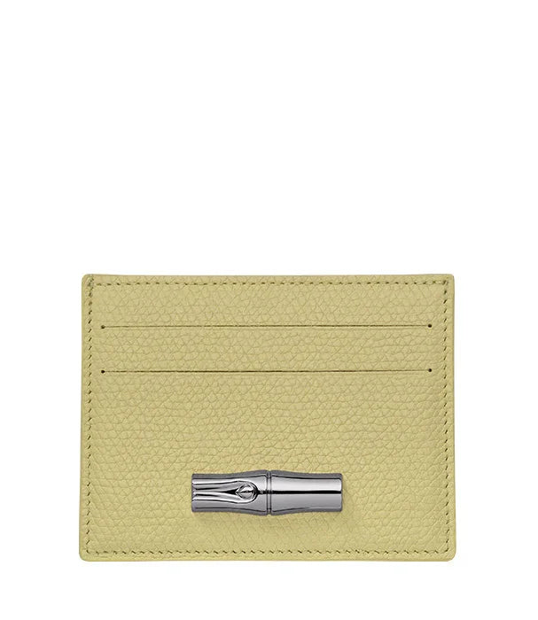 מחזיק כרטיסים מעור בצבע צהוב בהיר עם אבזם מתכת כסוף מבית CHOZEN