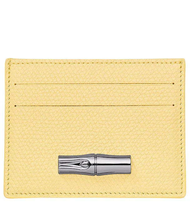 מחזיק כרטיסים עור צהוב עם עיטור מתכת יוקרתי, מוצר יוקרה ממותג ב-CHOZEN